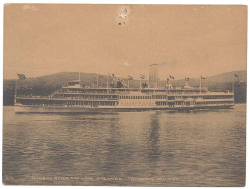 VINTAGE NY HUDSON RIVER DAY LINE STEAMSHIP ROBERT FULTON PHOTOGRAPHIC POSTCARD - Picture 1 of 2