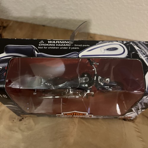 1997 Maisto Harley Davidson FLHT Electra Glide Standard 1/18 Scale Die Cast Toy - Picture 2 of 7