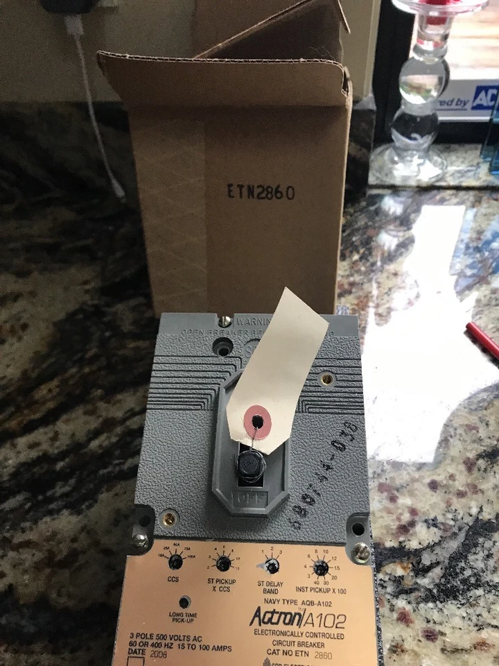 ETN2860 SPD Actron 3 polos 500VAC 10-100A - Disyuntor tipo azul marino - AQB-A102 Foto 2 de 3
