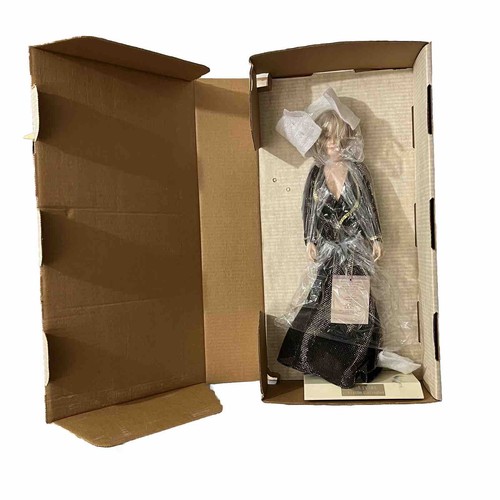 1985 WORLD DOLL DYNASTY KRYSTLE CARRINGTON 19” DOLL BRAND NEW IN BOX 71850