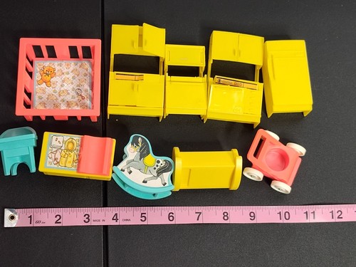 Muebles de plástico miniatura vintage para casa de muñecas Fisher Price (1972)/Mattel (1969) - Imagen 9 de 9