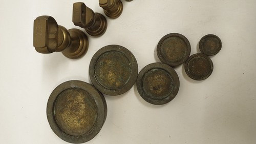 2 Sets of VIntage Brass Weights Bell & Flat Avery With Weights & Measures Marks - Foto 3 di 6