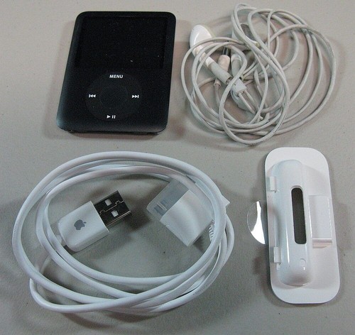 Apple iPod nano 3ra generación 8 GB MB261LL/A COMO ESTÁ negro bueno para repuestos - Imagen 2 de 6