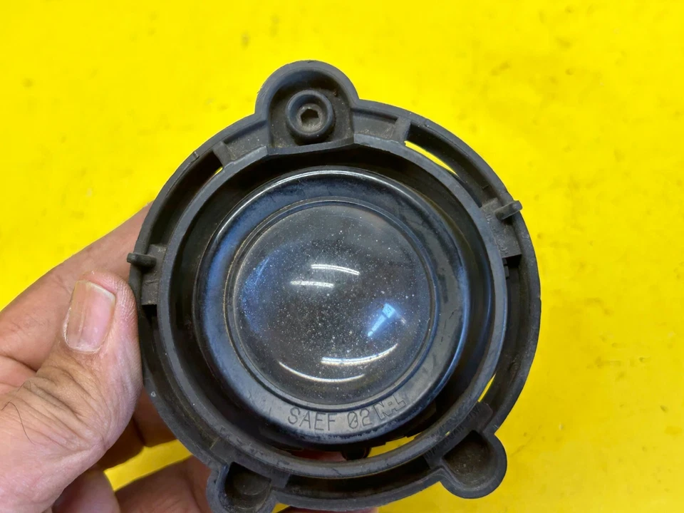 2008-2012 BUICK ENCLAVE FRONT LEFT DRIVER FOG LIGHT LAMP OEM - Image 2 of 4