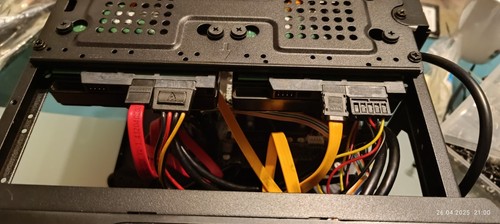 Stromsparend Eigenbau NAS 8TB WD RED (2x 4TB) TrueNas mit MNVE SSD + 8GB RAM ITX - Zdjęcie 6 z 20
