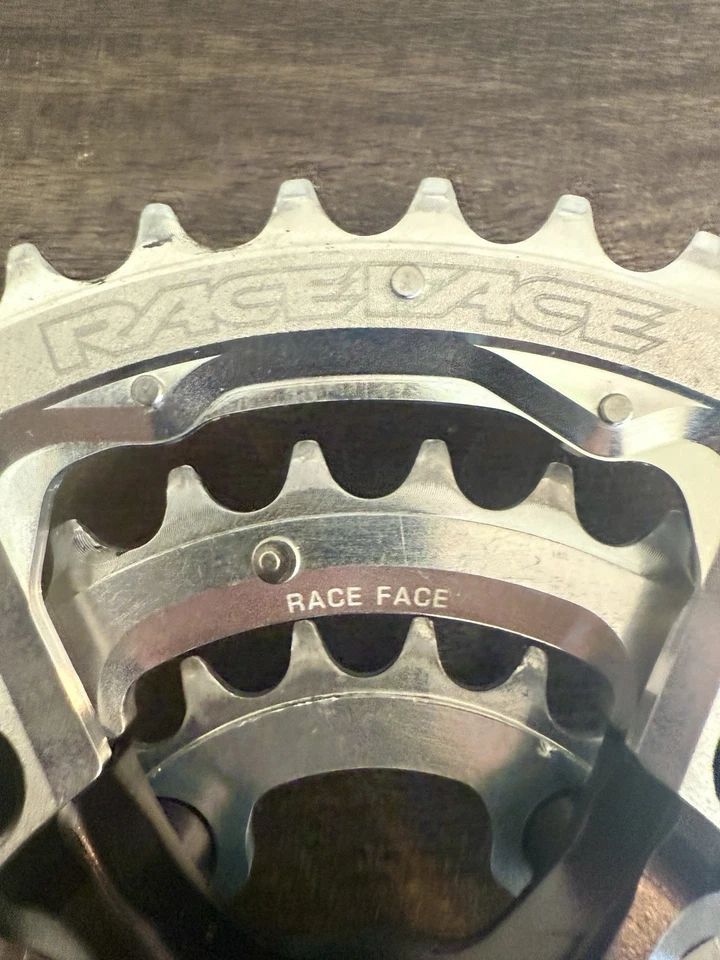 Juego de bielas Race Face Deus XC forjadas triple 3 x 9 + soporte inferior 104 BCD vintage Foto 3 de 4