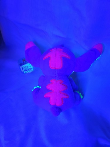 Exklusiver Disney Stitch Schwarzlicht leuchtet im Dunkeln Plüsch lila - Bild 2 von 5