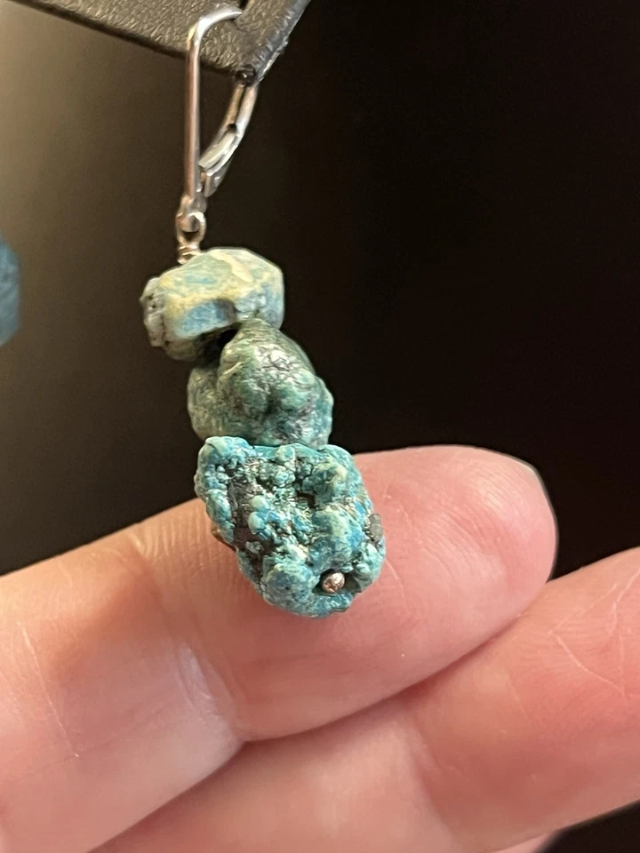 Pendiente Chucky turquesa con cables franceses de ley Foto 2 de 4