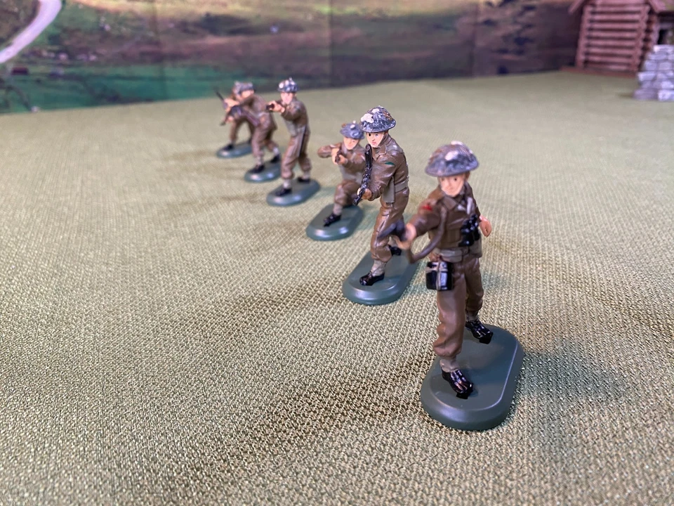 Soldados de juguete británicos - Infantería británica Segunda Guerra Mundial (1971) Foto 3 de 4