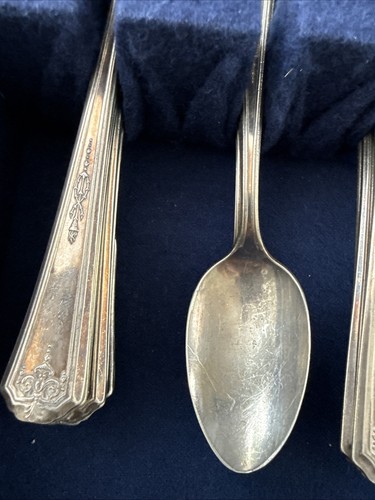 Vintage Antique set of 47 Tudor Plate/Oneida/simpson/Fairfield/Community Made - Picture 10 of 13