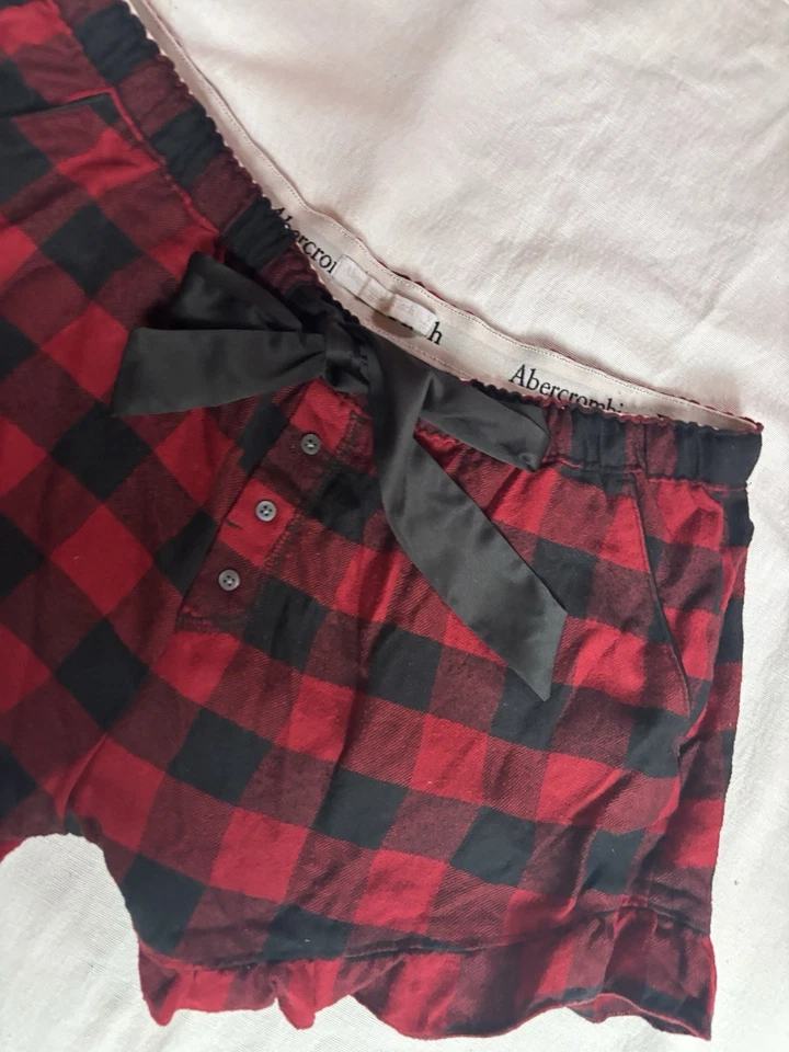 Mini Pantalones Cortos Abercrombie And Fitch Rojo Y Negro Talla XL Foto 3 de 4