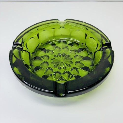 Emerald Vintage Heavy Green Pressed Round Ashtray Starburst flower Design 6" - Picture 2 of 9