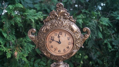 Antique 1890s - 1910s Cast Iron Figural Novelty Mantle Clock - SEE VIDEO - Picture 5 of 12