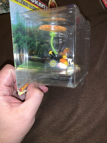 Hot Wheels Mario Kart Principessa Margherita Diecast Auto Standard Kart Fiore Aliante - Foto 4 di 9