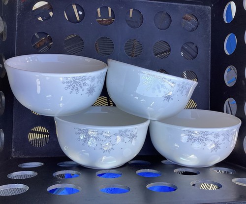 Set of 4-Royal Norfolk White Christmas w/Silver Snow Flakes Cereal/Soup Bowls - Picture 1 of 5
