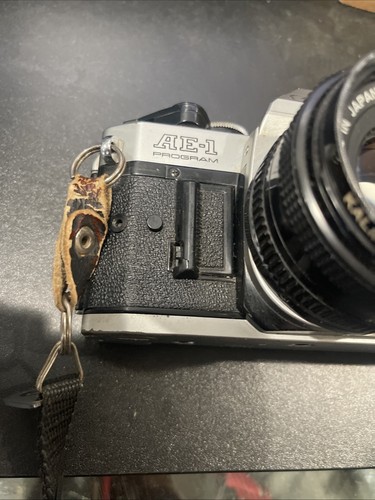 Canon AE-1 Program SLR Camera + 50mm Lens + Disney World Strap - Power-tested - Picture 7 of 15