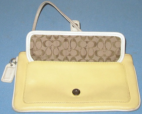 Portafoglio pochette da polso Coach Goldenrod in vera pelle gialla VG - Foto 5 di 6