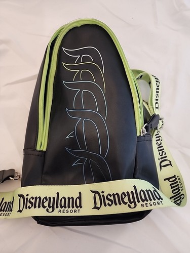 Préparez-vous à explorer Walt Disney World avec style avec ce noir et vert fluo - Photo 2/5