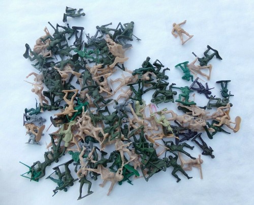 LG. Lot 132 Pieces Plastic Army Men Soldiers Mixed Assortment Of Colors & Sizes - Picture 1 of 8