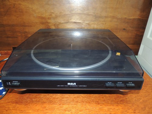 ESTATE RCA LAB-1200 Fully Automatic Belt-Drive Turntable Record Player Vintage