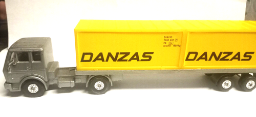 mercedes benz truck with danzas carg - Picture 4 of 5