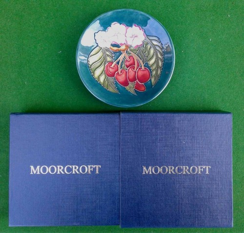 MOORCROFT “CHERRIES” PIN DISH - DEBBIE HANCOCK - BOXED. - Picture 2 of 10