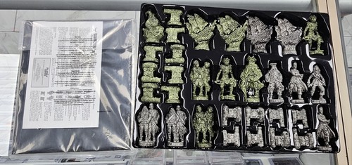 Disney Pirates of the Caribbean Dead Man's Chest Chess Set Collector's Edition - Picture 3 of 8