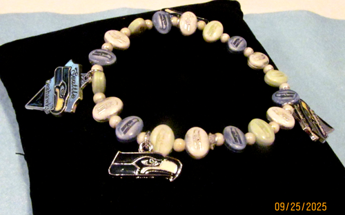 Pulsera elástica verde y azul de fútbol americano Seattle Seahawks de 7" - Imagen 3 de 6