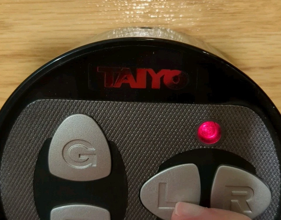 TAIYO R/C Car Radi-Can Calsonic Nissan Skyline GT-R R34 Blue 1:32 Scale - Image 2 of 4