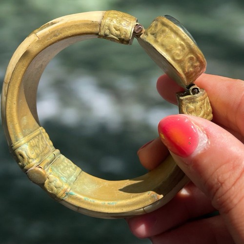 Bracciale In Osso Con Grande Cabochon Centrale In Pietra Dura Nepalese - Foto 7 di 9