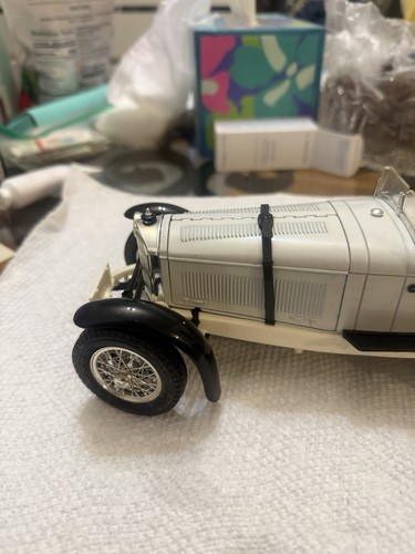 Burago 1928 Mereceds-Benz SSK - White/Black Die Cast 1/18 - Bild 3 von 13