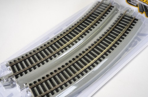 - Snap-Fit E-Z TRACK 15” RADIUS CURVED TRACK (4/card) - NICKEL SILVER Rail Wi... - Picture 4 of 6