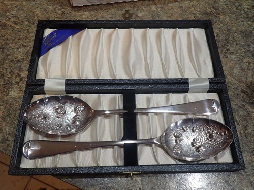 Vintage Raimond Sheffield England Embossed Serving Set EPNS Silverplate Boxed - Picture 2 of 11