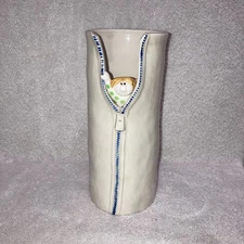 Fitz And Floyd Vintage 1975 Zipper Peeking Man Cream Ceramic Flower Vase 7.25 In