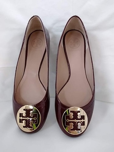 TORY BURCH Mahagoni Reva Lackleder Ballerinas mit Goldmedaillon Logo - Si - Bild 6 von 7
