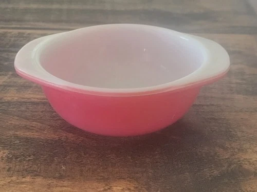 PYREX Vintage 8oz. Red Bowl Good Condition