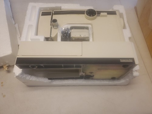 NEW Vintage Montgomery Ward Sewing Machine Model 1904 4 STITCH in ORIGINAL BOX - Picture 5 of 6