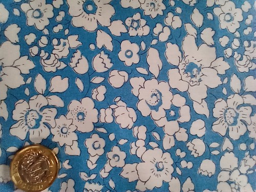 BETSY BOO  C  - FLORAL -  Liberty Tana Lawn cotton approx 33 x 30 cm - Picture 1 of 2