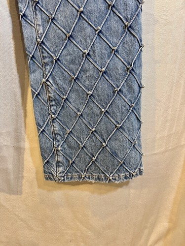 Pantalones de mezclilla recortados acolchados adornados Alice + Olivia Weezy talla 27 nuevos con etiquetas $796 - Imagen 9 de 12