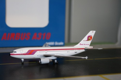 Aeroclassics 1:400 Thai Airways Airbus A310-200 HS-TIA (AC419875) Model Plane - Picture 5 of 7