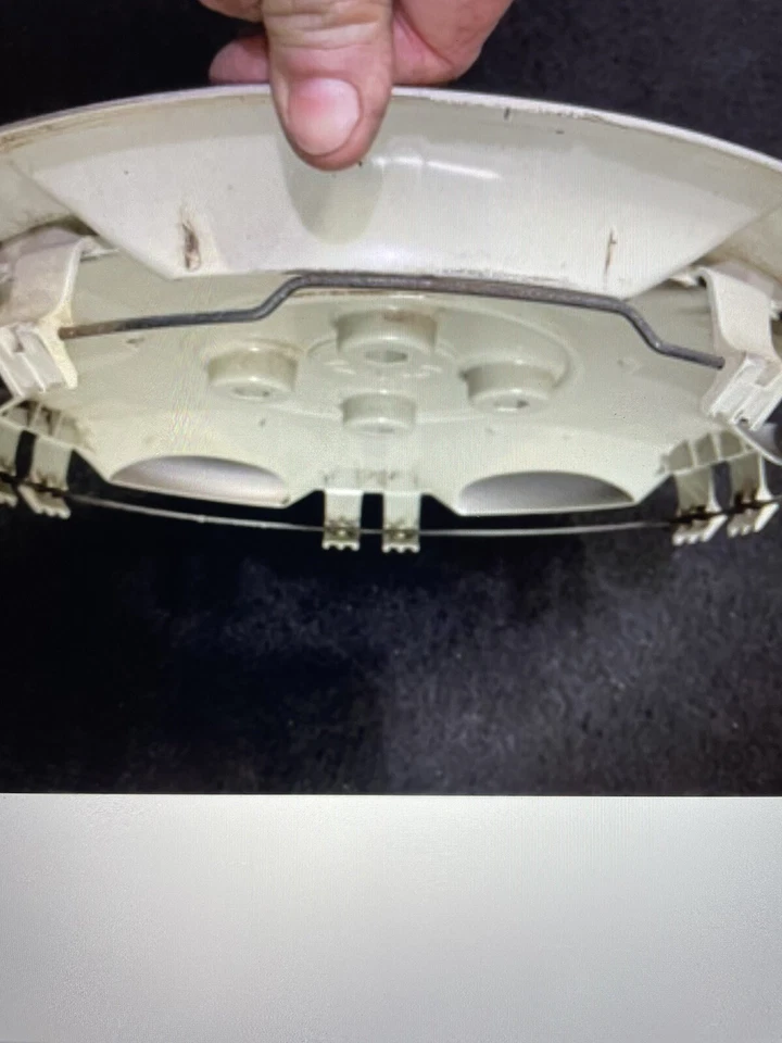 2000-04 福特福克斯 Oem 15 英寸轮毂盖二手翻新精美单帽银色 — 第 3/4 张图片