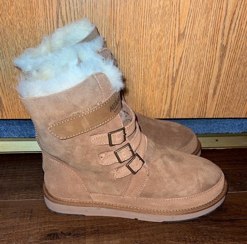 AU&MU Australia Soft Suede Sheepskin Belted Chestnut Boots Women's - Picture 3 of 4