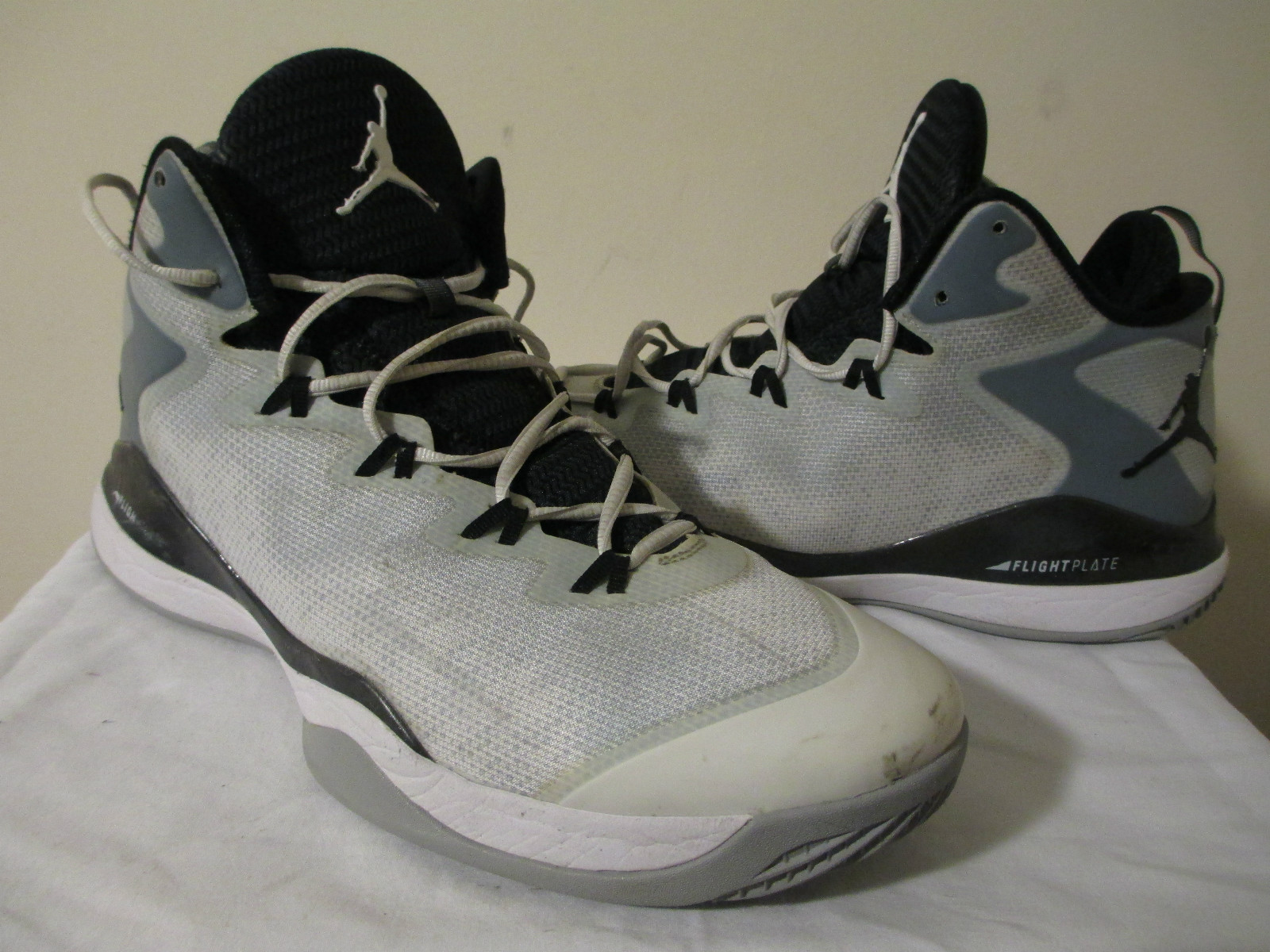 NIKE JORDAN SUPERFLY 3 WHITE BLACK WOLF GREY BLAKE GRIFFIN 684933 103 Price reduction NIKE JORDAN SUPERFLY 3 WHITE BLACK WOLF GREY BLAKE GRIFFIN 684933 103 Price reduction