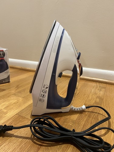 Black & Decker IR1070S Steam Advantage NonStick Steam Iron White/Blue - Picture 3 of 8