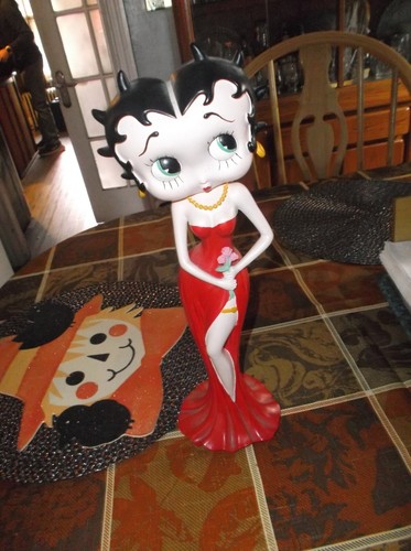 Statua Betty Boop Grande Abito Rosso con Rose Rosa 17 POLLICI ALTEZZA 2002