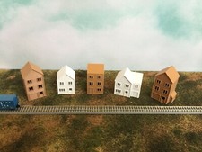 SUBURBAN ROW HOUSES 5 Pc SET in COLOR  HOLLOW  Z Scale 1:220  NO ASSEMBLY 