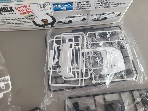 Aoshima 1/24 Nissan Skyline GT-R R35 Liberty Walk Type 1.5 - Picture 15 of 23
