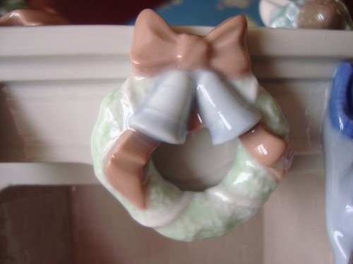 Lladro #6668 Night Before Christmas Collection Up the Chimney He Rose - Damaged - Picture 14 of 17