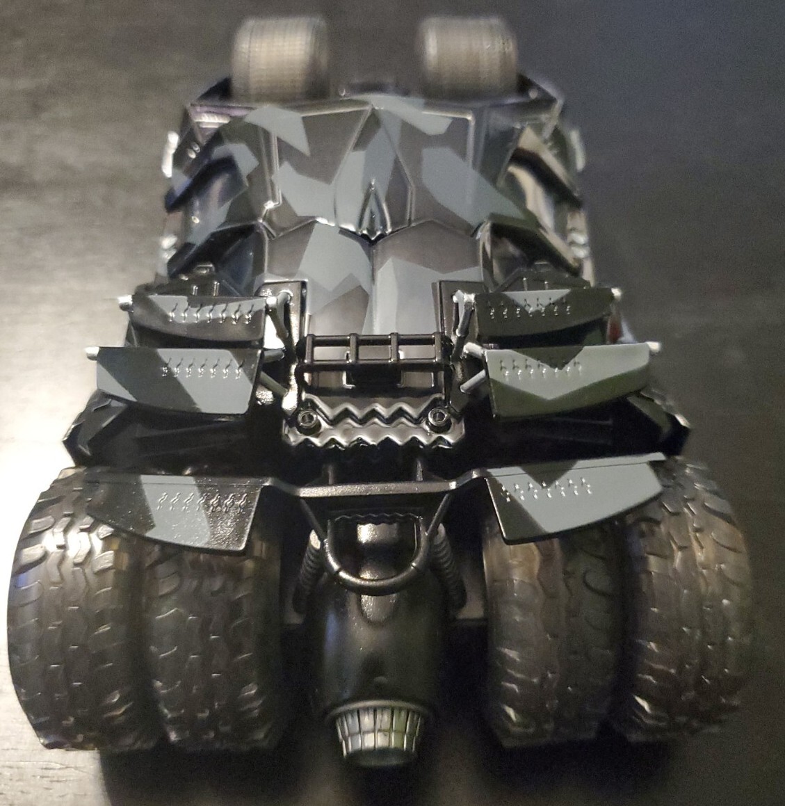 2023 JADA THE DARK KNIGHT TRILOGY TUMBLER BATMOBILE & BATMAN 2023 JADA THE DARK KNIGHT TRILOGY TUMBLER BATMOBILE & BATMAN