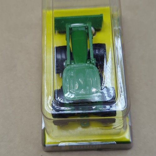 1/68 Scale John Deere 8400R Farm with Bucket Loader Model (3.5') Ertl LP68584 - Picture 8 of 9